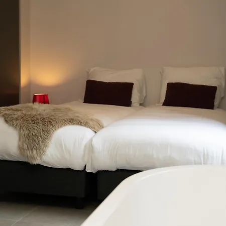 Luxury Long In By Bed En Bosvillas Villa